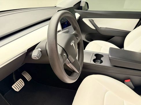 Used 2021 Tesla Model Y Performance image 30