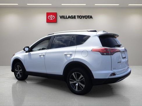 Certified 2018 Toyota RAV4 XLE FWD image 3