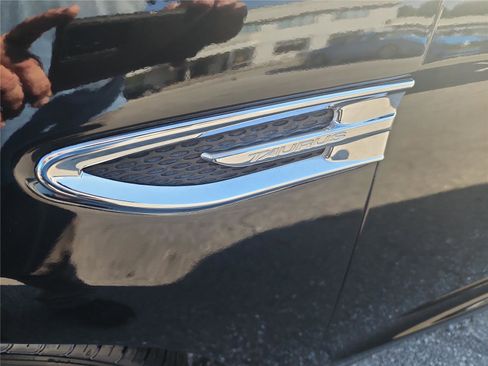 Used 2016 Ford Taurus SEL image 8
