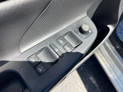 Used 2010 Volkswagen Jetta Limited Edition FWD image 24