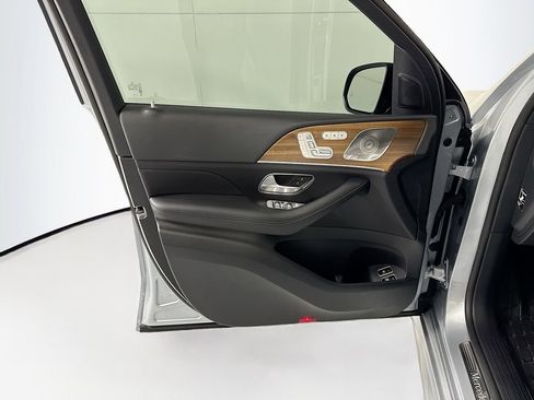Used 2025 Mercedes-Benz GLE 450e 4MATIC image 25