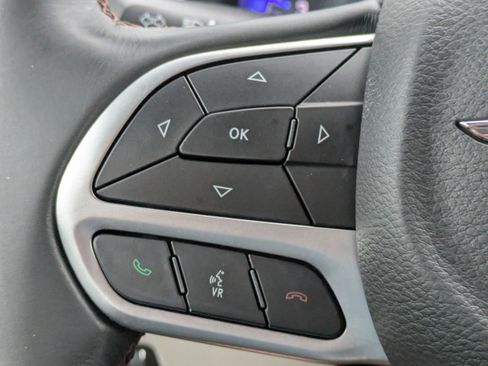 Used 2018 Chrysler Pacifica Touring-L FWD image 27