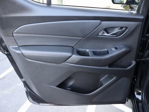 Used 2021 Chevrolet Traverse LT image 28