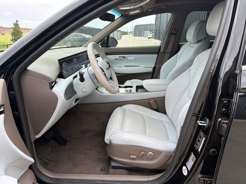 Certified 2026 Genesis GV70 2.5T Advanced AWD/4WD image 9