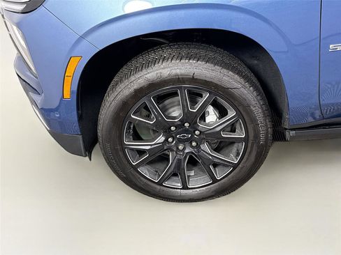 New 2026 Chevrolet Suburban Premier image 28