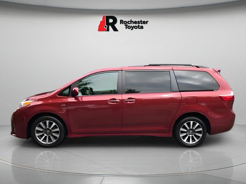 Certified 2020 Toyota Sienna XLE w/ XLE Navigation Package AWD/4WD image 4