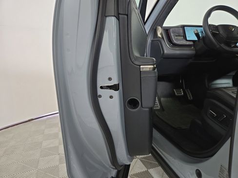 Used 2022 Rivian R1S Launch Edition AWD/4WD image 32