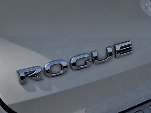 Used 2018 Nissan Rogue SL w/ Premium Package AWD/4WD image 30
