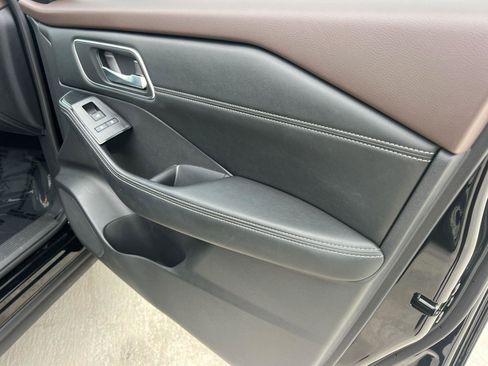 Used 2021 Nissan Rogue SV w/ Premium Package FWD image 14