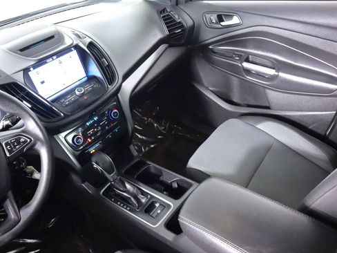 Used 2018 Ford Escape SE w/ SE Sync 3 Package FWD image 31