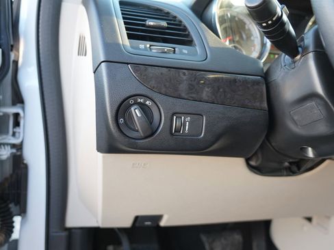 Used 2018 Dodge Grand Caravan SE w/ UConnect Hands-Free Group image 16