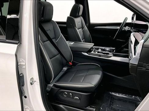 Used 2025 Cadillac Escalade Sport AWD/4WD image 8
