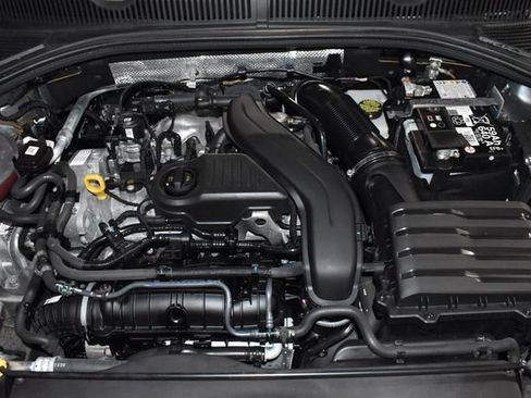 Used 2024 Volkswagen Jetta SE image 9