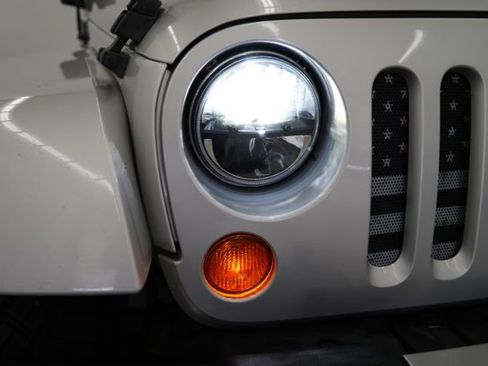 Used 2011 Jeep Wrangler Sahara w/ Dual Top Group image 49