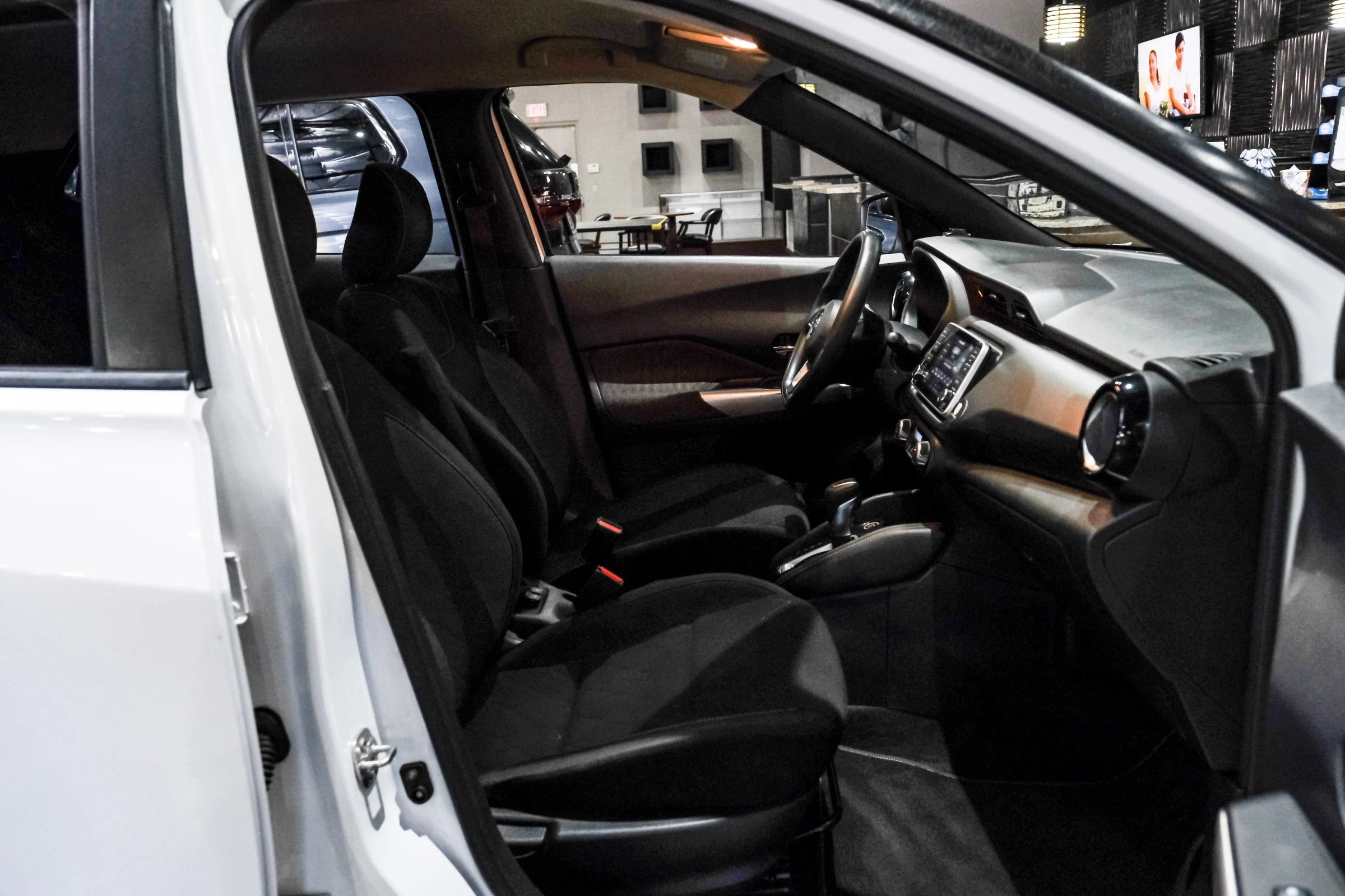 Used 2018 Nissan Kicks SV FWD image 27