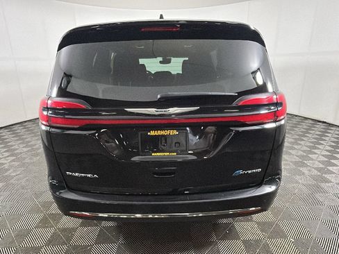 Used 2024 Chrysler Pacifica Limited FWD image 4