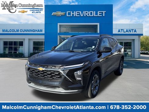 Used 2025 Chevrolet Trax LT image 1