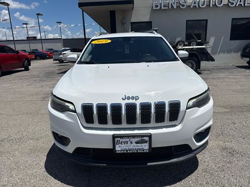 Used 2019 Jeep Cherokee Latitude Plus FWD image 3