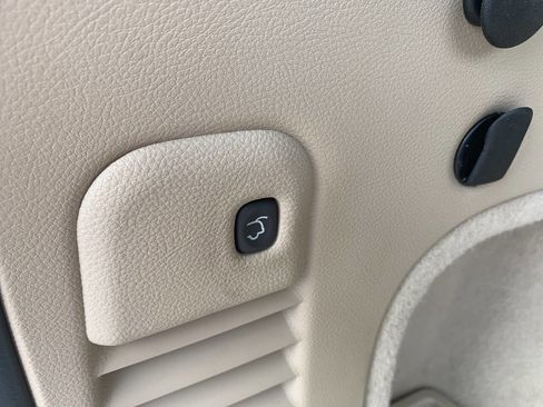 Used 2018 Jeep Grand Cherokee Overland image 23