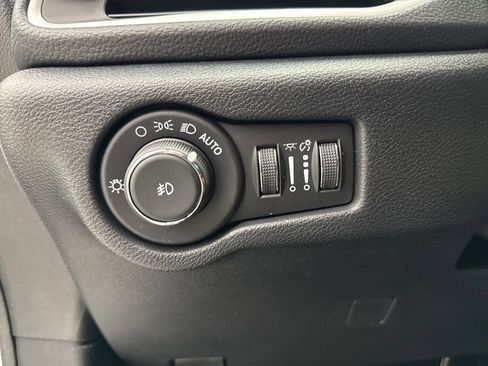 New 2026 Chrysler Pacifica Select image 18