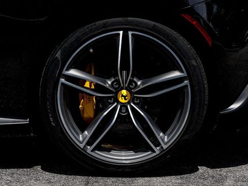 Used 2022 Ferrari Roma RWD image 38
