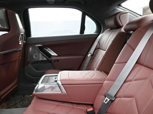 Used 2023 BMW 760i xDrive image 53