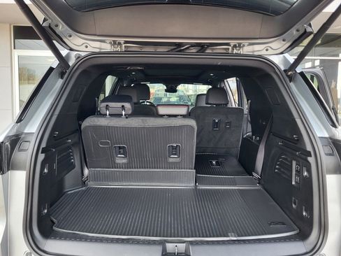 Used 2024 Chevrolet Traverse RS image 20