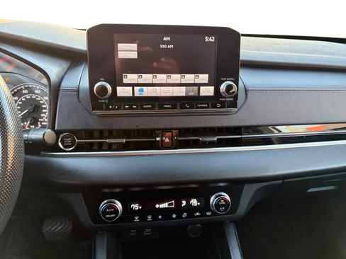 Used 2024 Mitsubishi Outlander ES image 11