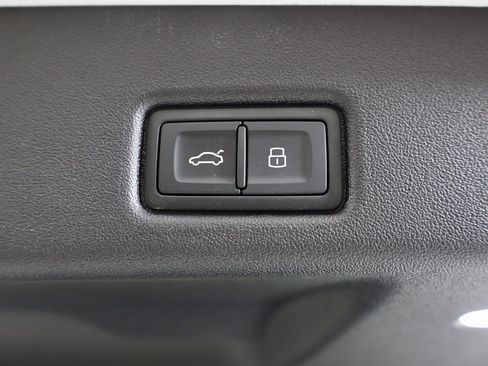 Used 2025 Audi Q5 Premium w/ Convenience Package image 16