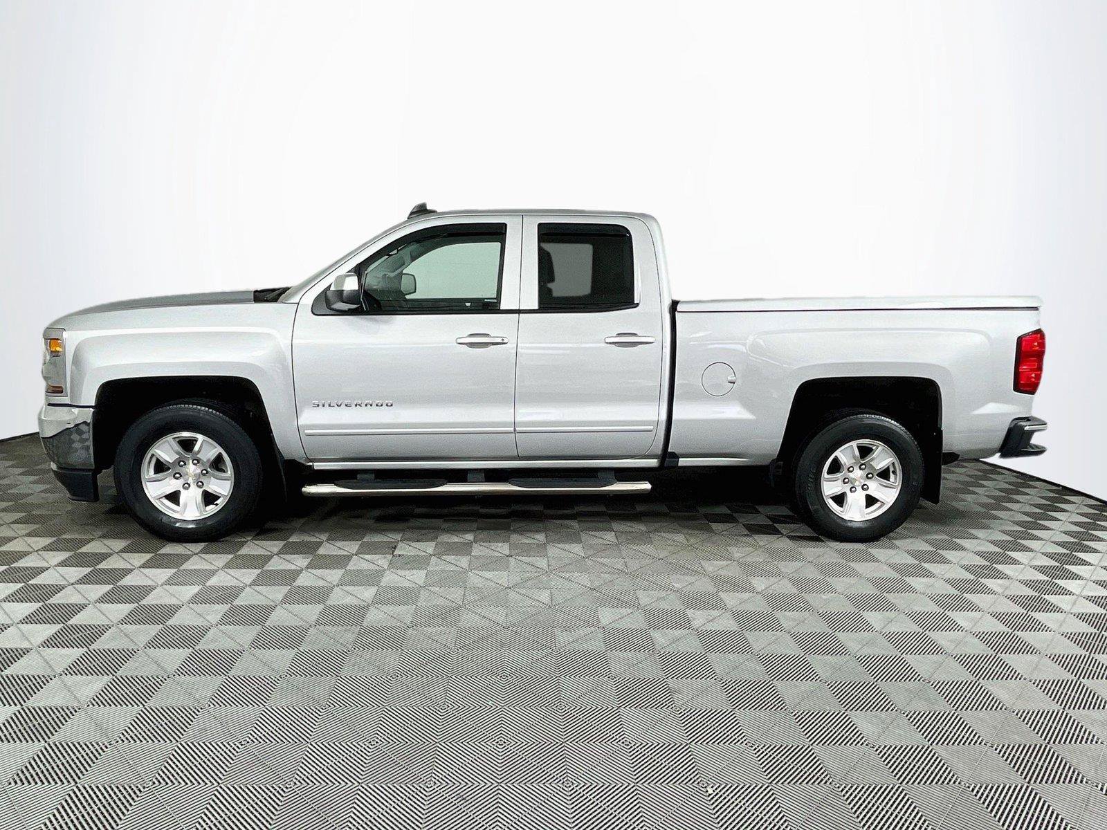 Used 2017 Chevrolet Silverado 1500 LT w/ All Star Edition RWD image 4