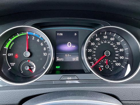 Used 2019 Volkswagen e-Golf SE image 27