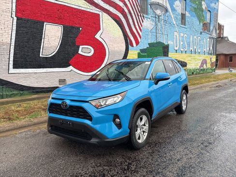 Used 2019 Toyota RAV4 XLE image 1
