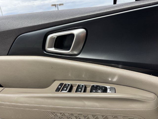 Used 2026 Kia Carnival LXS FWD image 22
