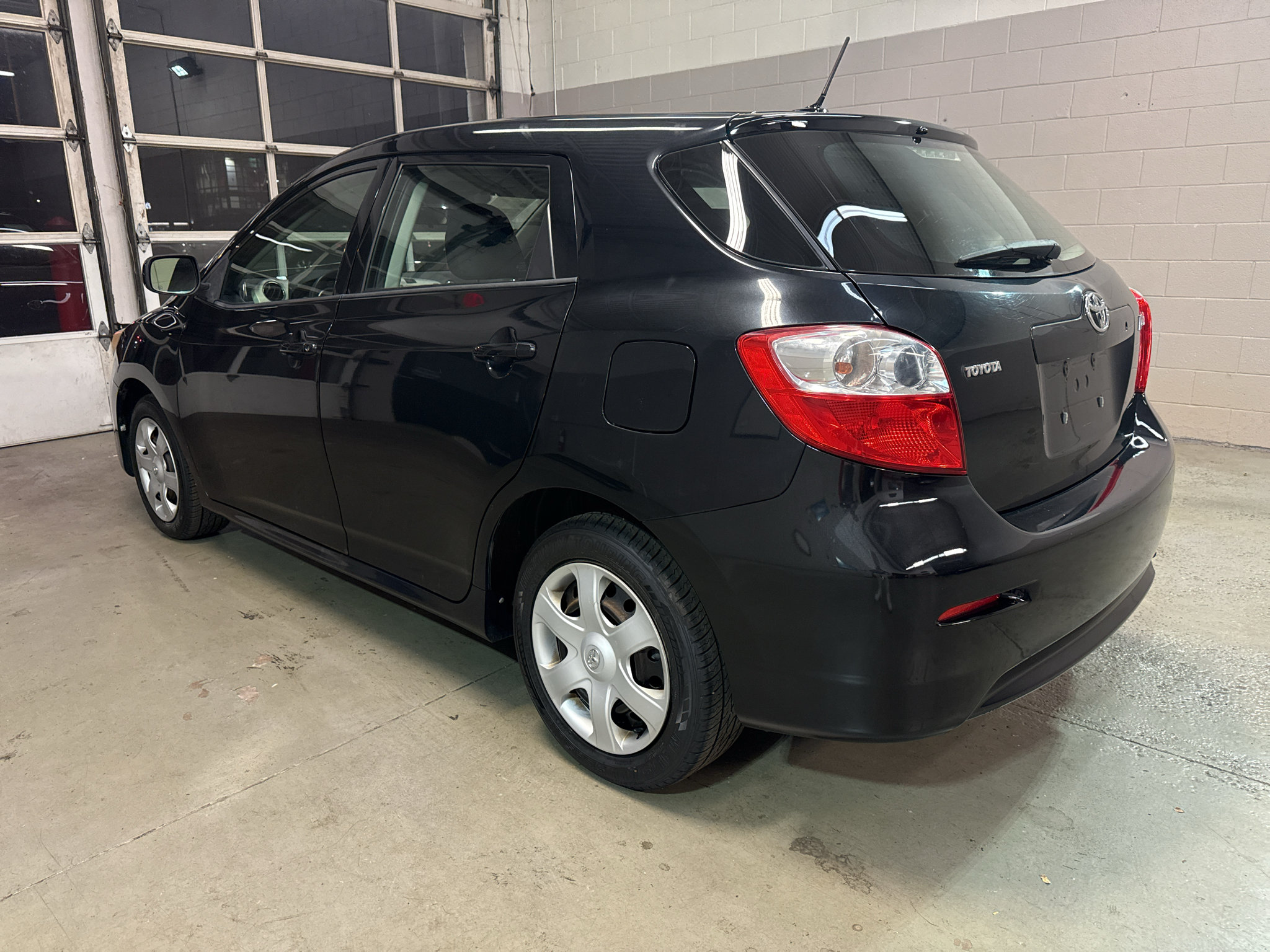 Used 2009 Toyota Matrix FWD image 5