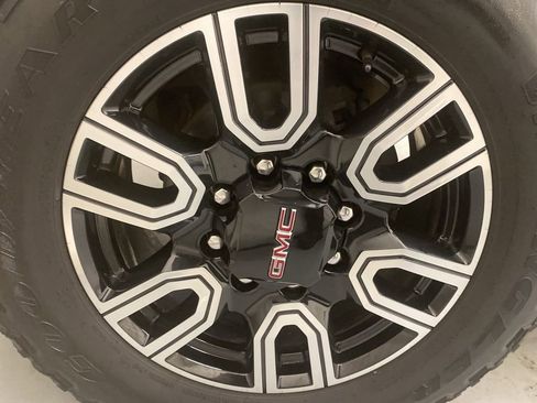 Used 2023 GMC Sierra 2500 AT4 w/ AT4 Premium Plus Package image 27