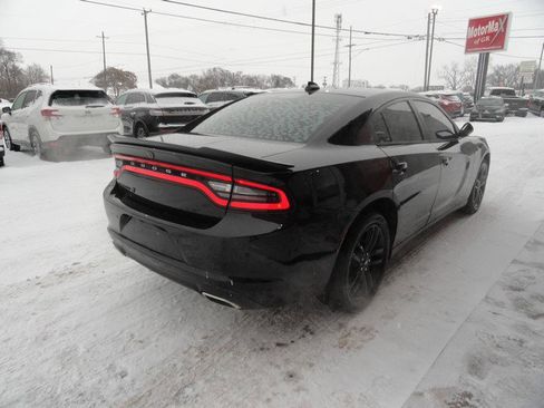Used 2019 Dodge Charger SXT w/ Blacktop Package image 4