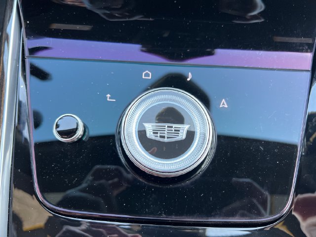 Certified 2025 Cadillac Escalade Premium Luxury AWD/4WD image 31