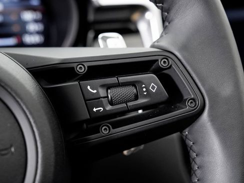 Used 2025 Porsche Macan image 15