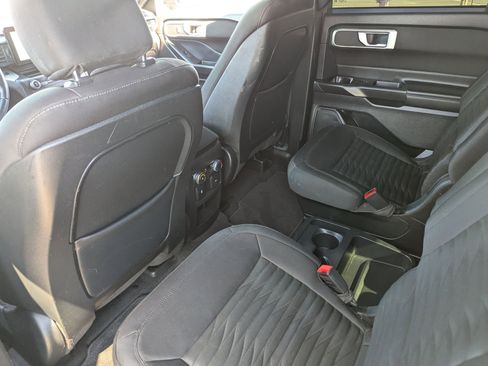 Used 2020 Ford Explorer XLT image 23