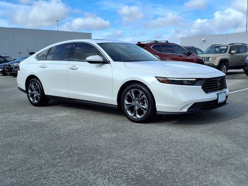 Used 2023 Honda Accord EX image 2