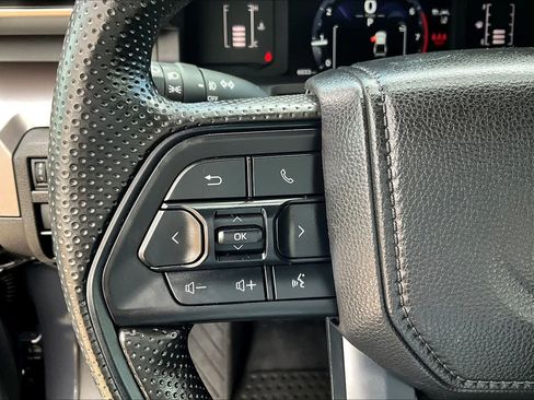 Certified 2025 Toyota Tacoma SR5 image 22