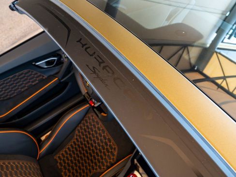 Used 2023 Lamborghini Huracan EVO RWD image 70