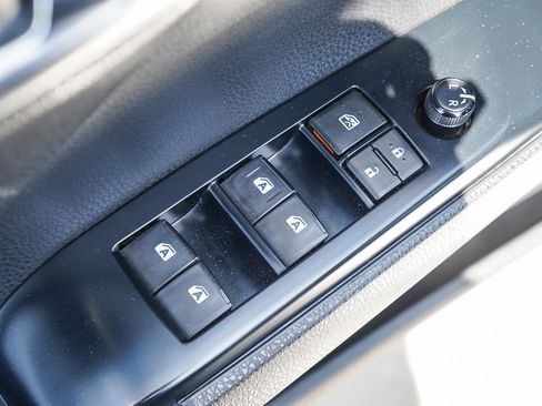Used 2019 Toyota Camry SE w/ Carpet Mat Package FWD image 23