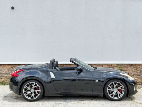 Used 2014 Nissan 370Z Touring w/ Sport Package RWD image 2