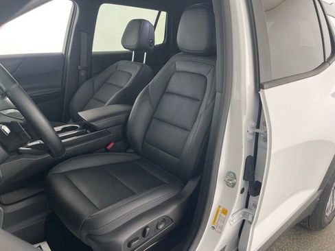 Used 2025 Chevrolet Equinox LT w/ Convenience Package II FWD image 33