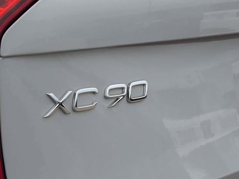 Used 2024 Volvo XC90 B5 Plus AWD/4WD image 12