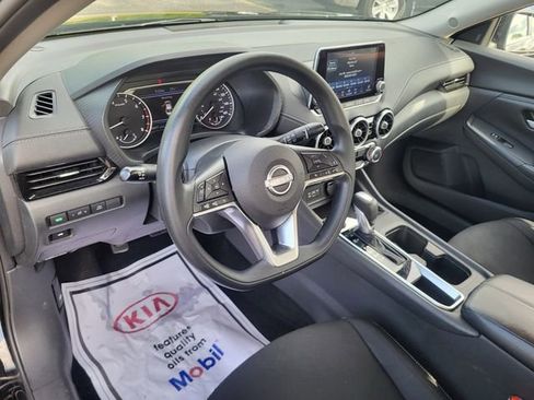 Used 2025 Nissan Sentra SV FWD image 10