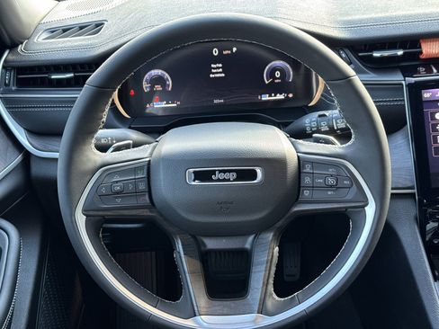 New 2025 Jeep Grand Cherokee Limited w/ Black Appearance Package image 30