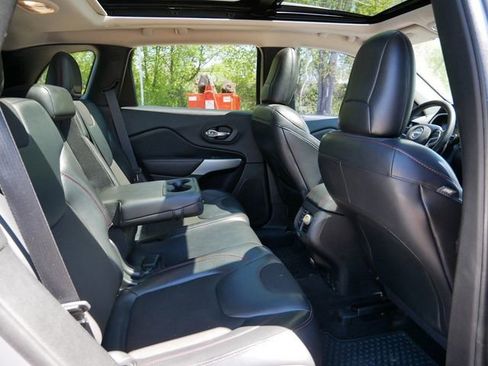 Used 2017 Jeep Cherokee Trailhawk w/ Comfort/Convenience Group AWD/4WD image 11