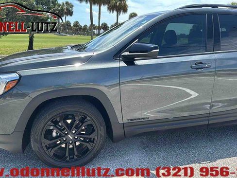 Used 2021 GMC Terrain SLT w/ Infotainment Package II FWD image 4